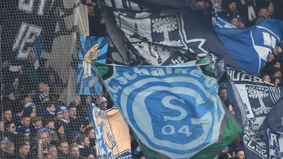 Vor dem Spiel in Dublin gab es einen Zwischenfall mit Schalke-Fans. (Archivbild) (Foto: Swen Pförtner/dpa)