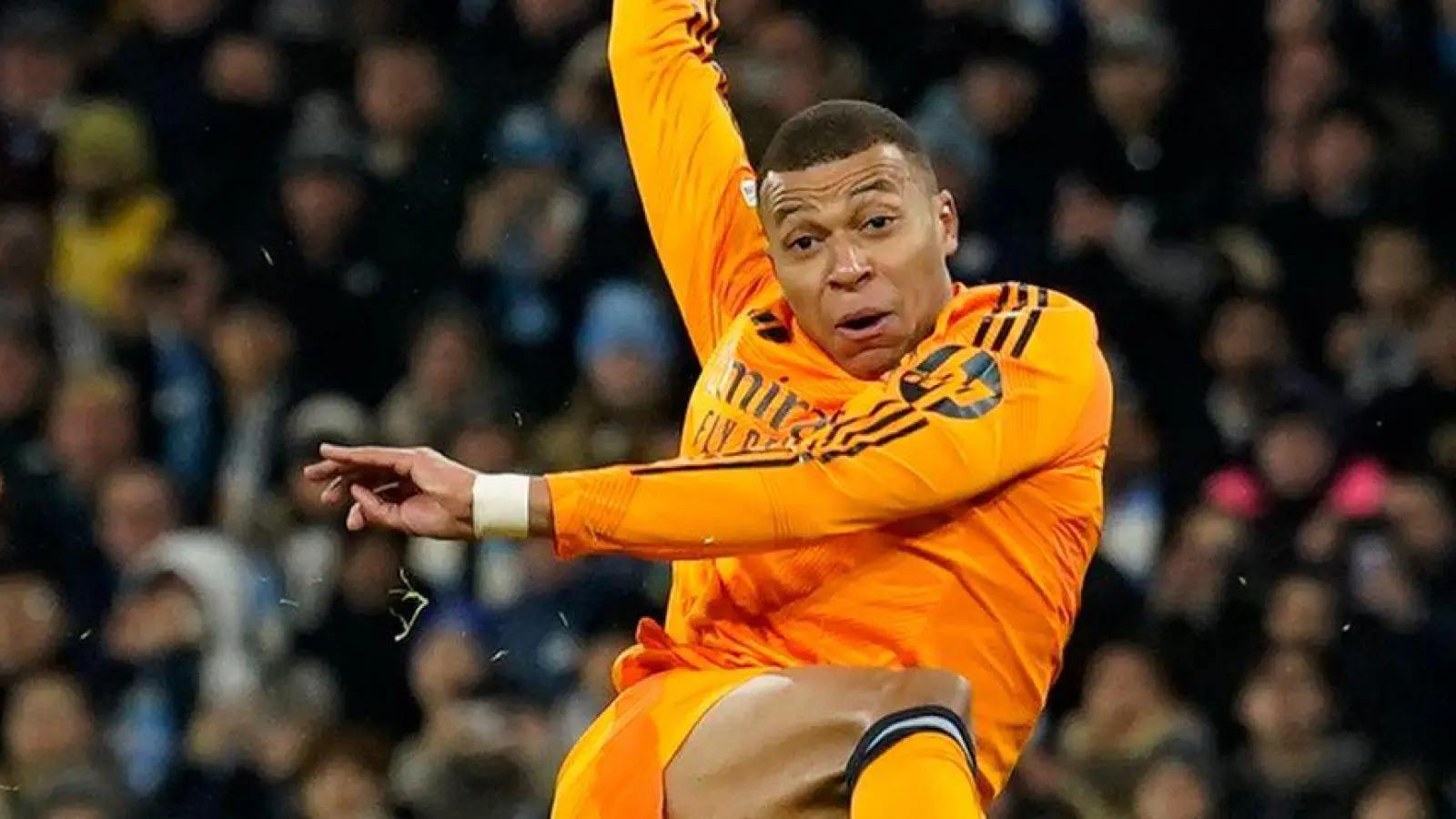 Kylian Mbappé traf im vergangenen Jahr gegen Manchester City. (Archivbild) (Foto: Dave Thompson/AP/dpa)