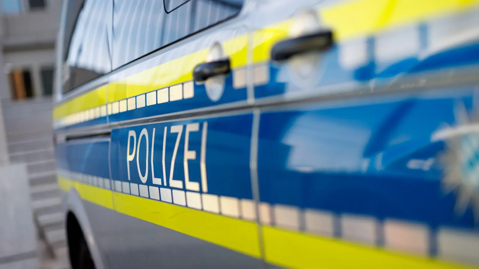 Die Polizei nahm den Mann fest - danach kam er in U-Haft. (Symbolbild) (Foto: Daniel Karmann/dpa)
