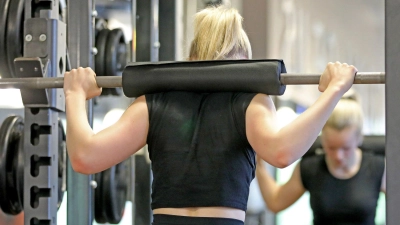Der BGH hat eine Klage gegen die Fitnessstudiokette FitX geprüft. (Archivbild) (Foto: Bernd Wüstneck/dpa-Zentralbild/dpa)