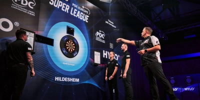 Der Bad Windsheimer Dartspieler Daniel Klose in seinem Element – bei einem PDC-Event in Hildesheim. (Foto: PDC Europe/Felix Höfer)