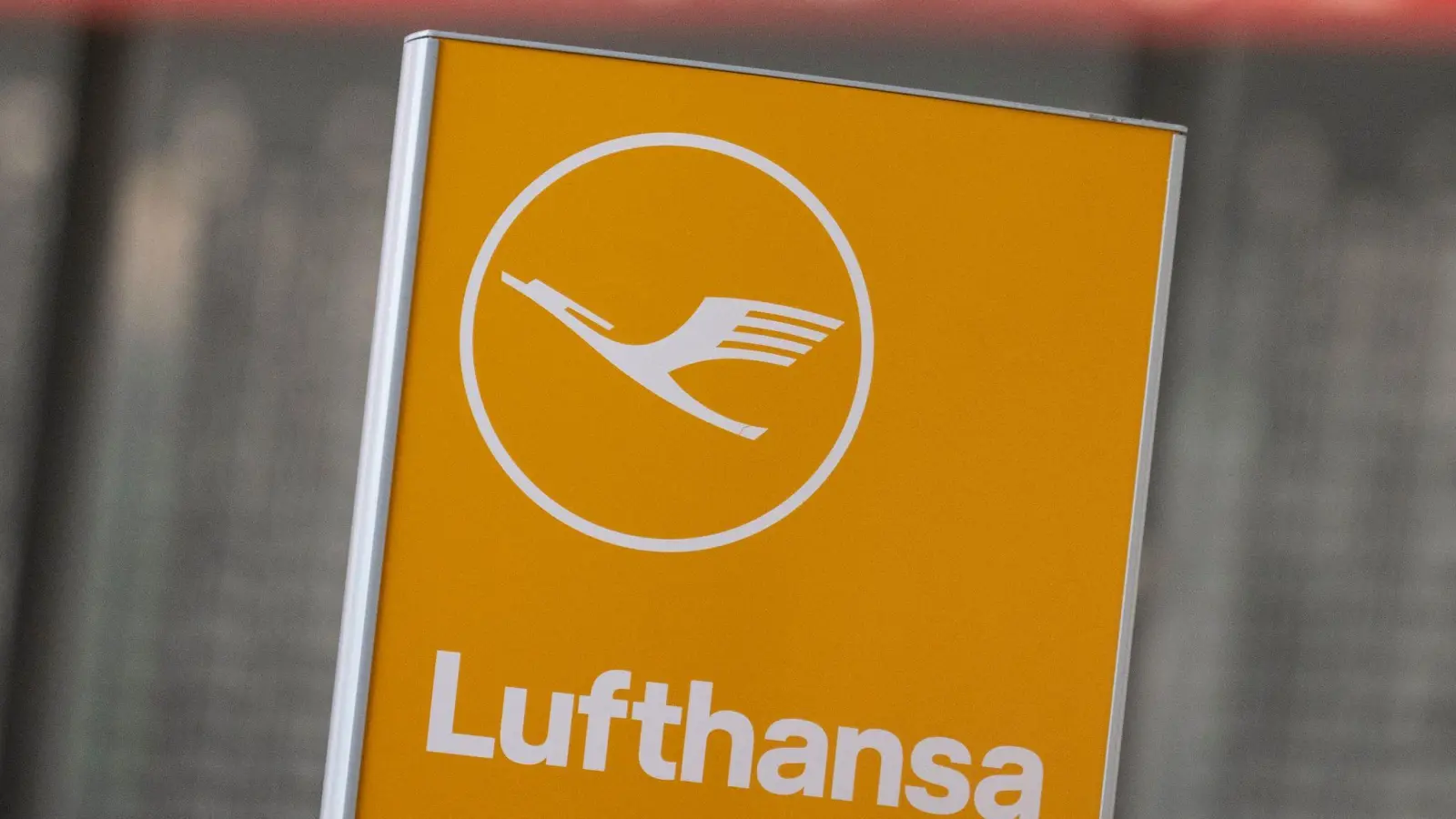Der Weg zur vollständigen Übernahme von Ita Airways durch die Lufthansa ist laut Konzernchef Spohr klar vereinbart. (Foto: Boris Roessler/dpa)