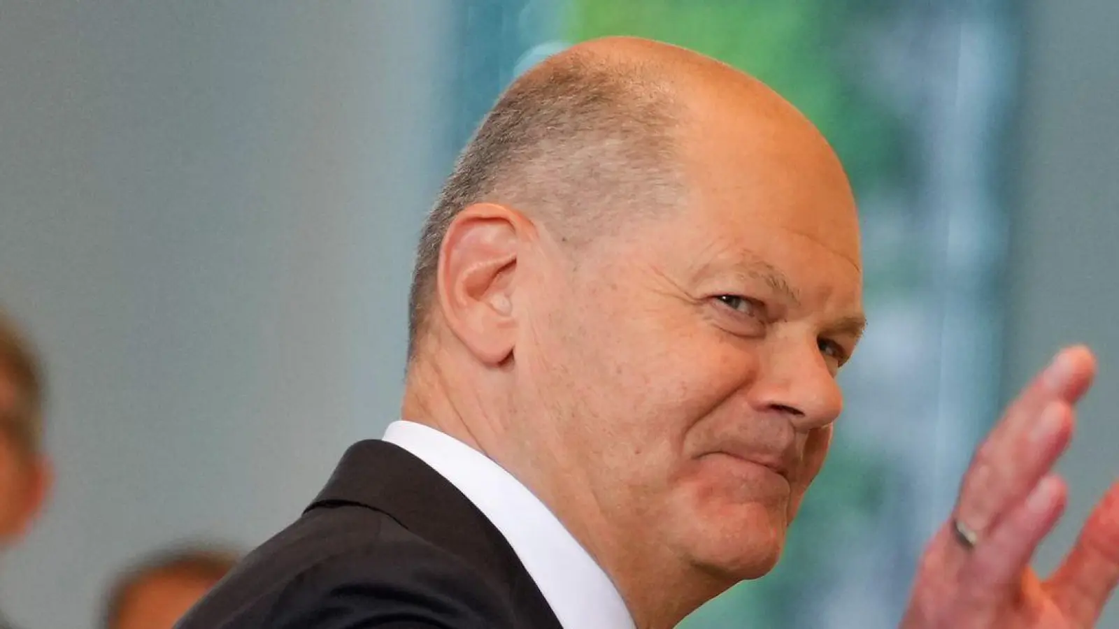 Scholz hat sich aus dem Kanzleramt verabschiedet - soll aber weiter ein Büro und Mitarbeiter haben. (Archivbild) (Foto: Michael Kappeler/dpa)