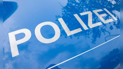 Nach einer Schlägerei  im Landkreis Roth ist ein 47-Jähriger im Krankenhaus gestorben. (Symbolbild) (Foto: Boris Roessler/dpa)