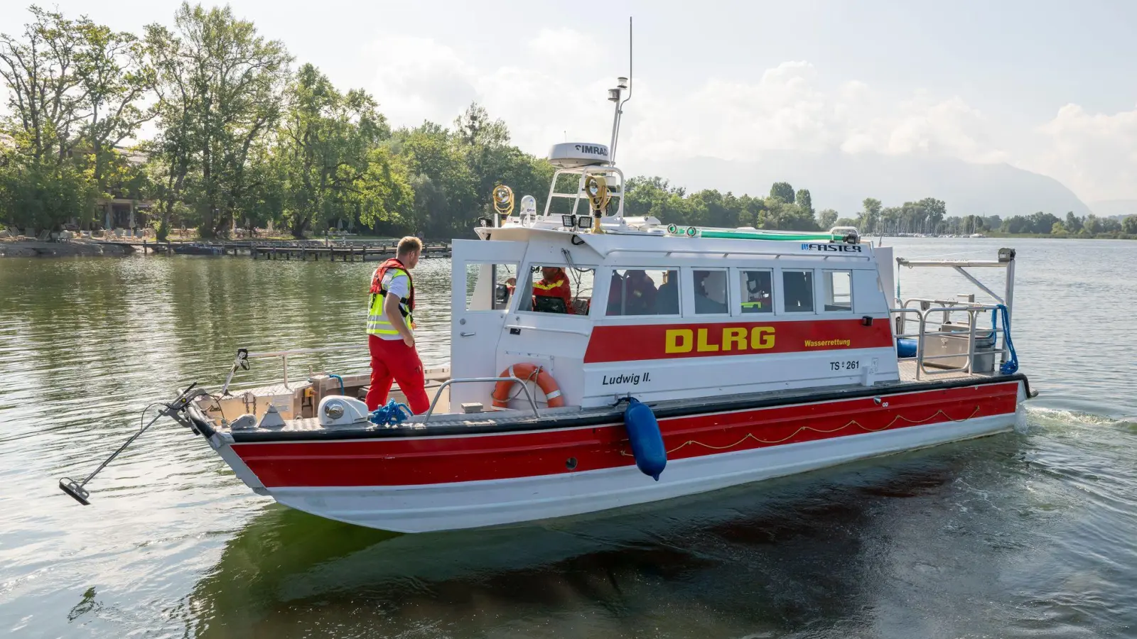 Die Suche nach den Vermissten dauert an.  (Foto: Peter Kneffel/dpa)