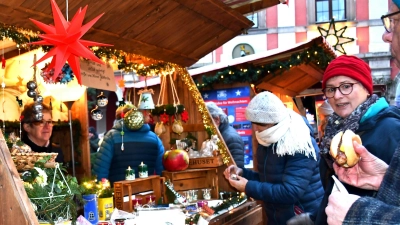 Tauchen Sie noch einmal ein in den Adventszauber auf dem Neustädter Marktplatz. Entdecken Sie die verschiedenen Angebote und lassen Sie sich die weihnachtlichen Leckereien schmecken. Viel Spaß!  (Foto: Gudrun Schwarz-Köhler)