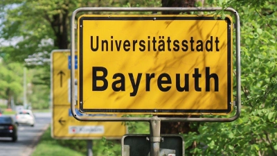Die Polizei hat im bayerischen Bayreuth zwei Männer festgenommen, die für Russland spioniert und mögliche Anschlagsziele in Deutschland ausgekundschaftet haben sollen. (Foto: Daniel Löb/dpa)