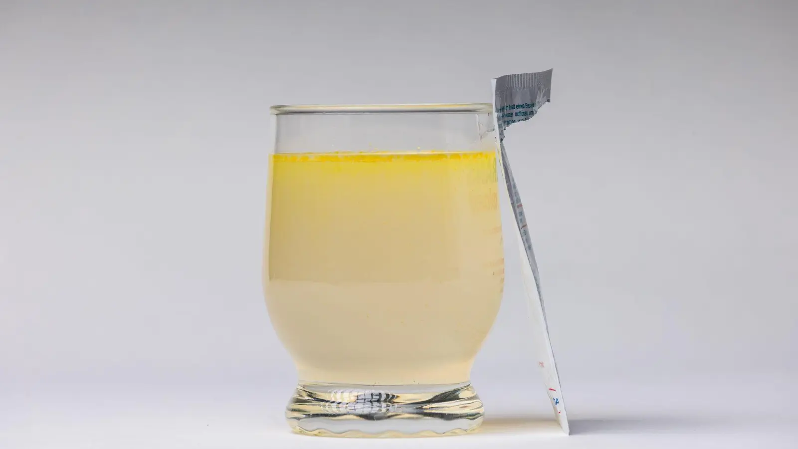 9 der 19 rezeptfreien Medikamenten gegen Durchfall beurteilen die Warentester als geeignet, darunter auch vier Elektrolytpulver zum Anrühren. (Foto: Philipp von Ditfurth/dpa/dpa-tmn)