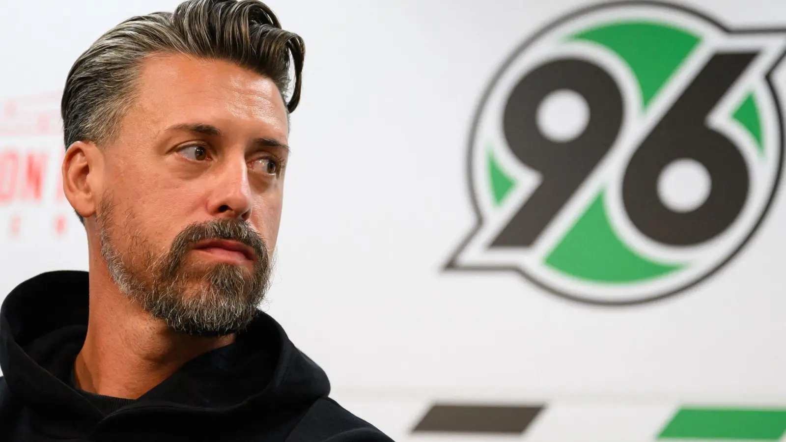Neuer Trainer bei Hannover 96: Sandro Wagner bei seiner Vorstellung in Hannover. (Foto: Swen Pförtner/dpa)