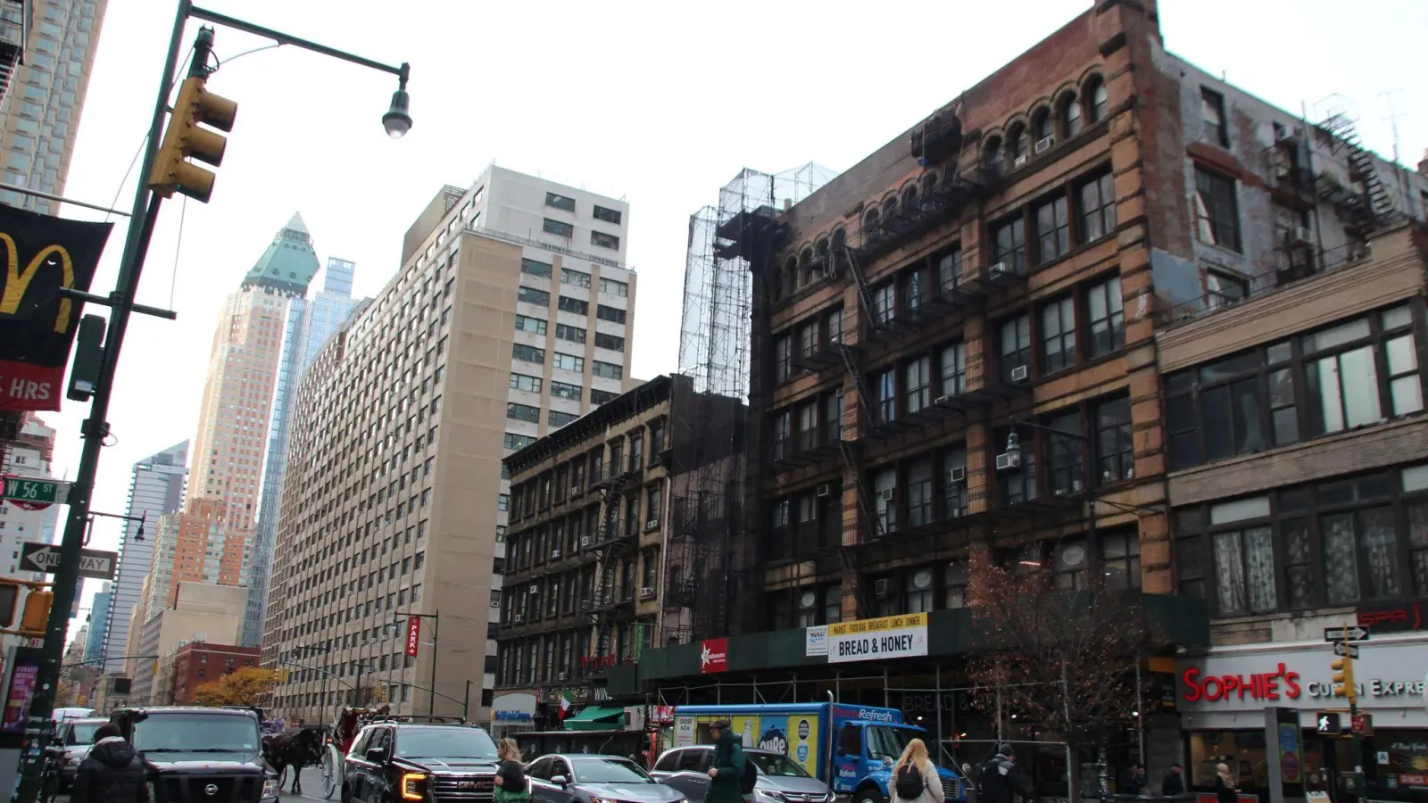 In der 939 Eight Avenue hat Joseph Pilates sein erstes Studio in New York eröffnet. (Foto: Christina Horsten/dpa)