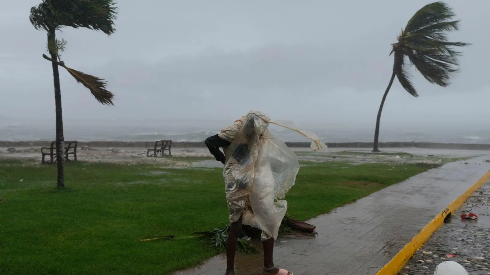 „Melissa“ dürfte mit extremer Wucht auf Jamaika treffen.   (Foto: Matias Delacroix/AP/dpa)