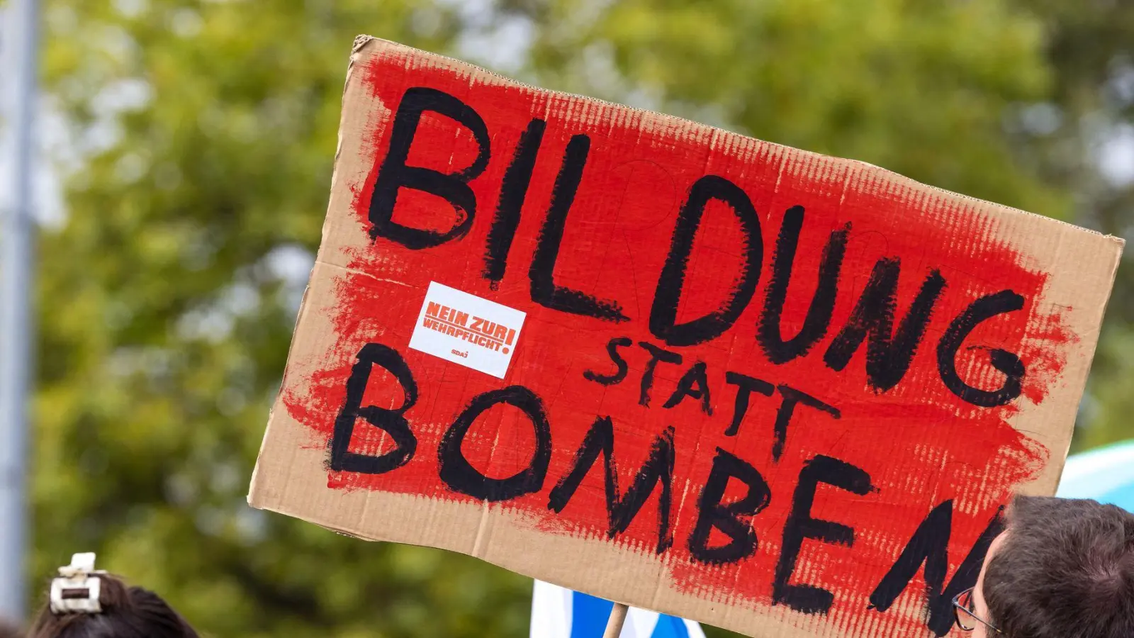In bundesweit rund 30 Städten wollen junge Leute demonstrieren. (Archivbild) (Foto: Frank Hammerschmidt/dpa)