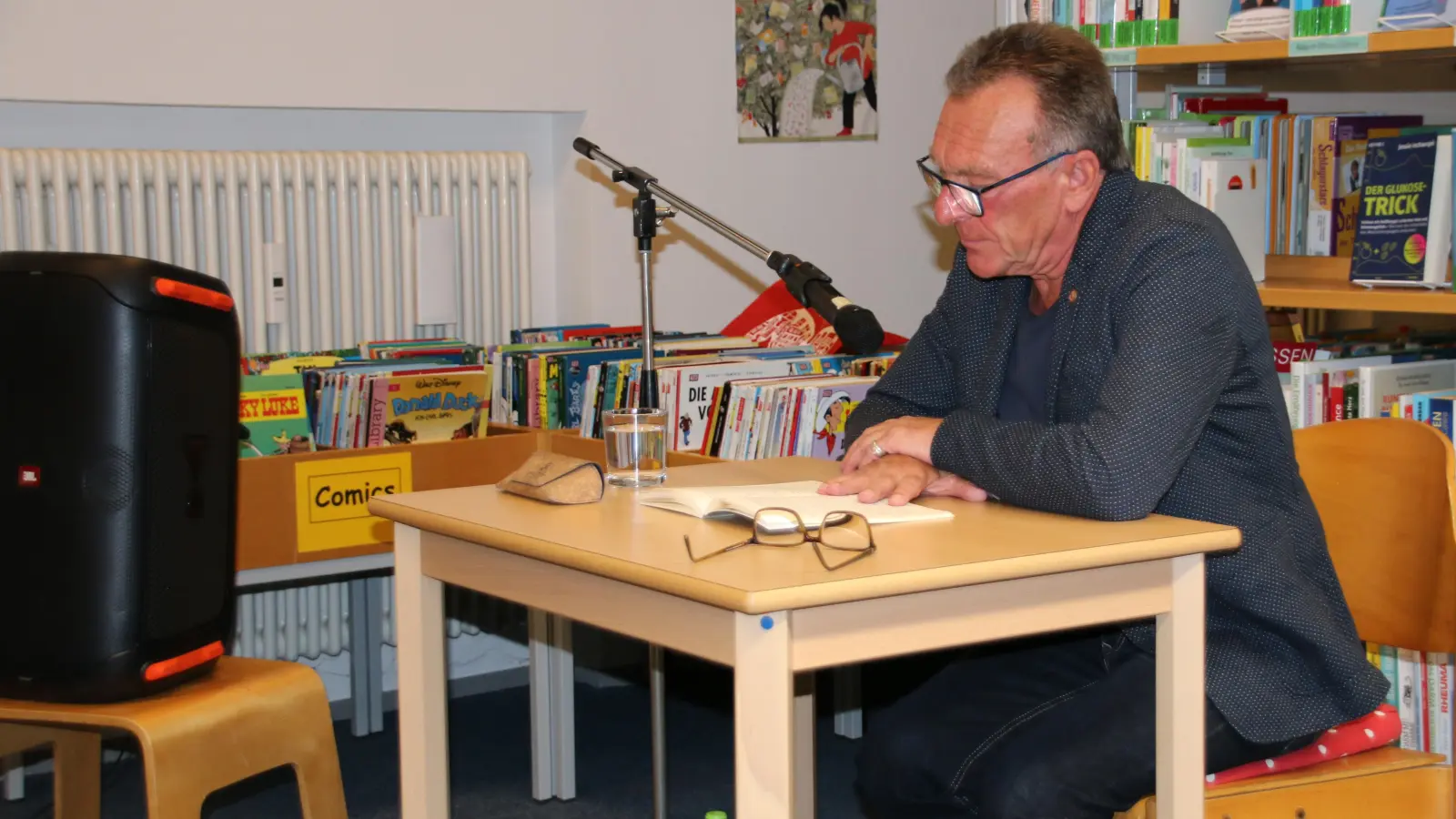 Was ist Fiktion, was ist biografisch? Die Dimensionen verschmelzen in Manfred Kerns Buch „Der Aufbruch”.  (Foto: Stefan Neidl)