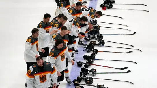 Die deutschen Eishockeyspieler wollen auch gegen Frankreich jubeln. (Foto: Martin Meissner/AP/dpa)