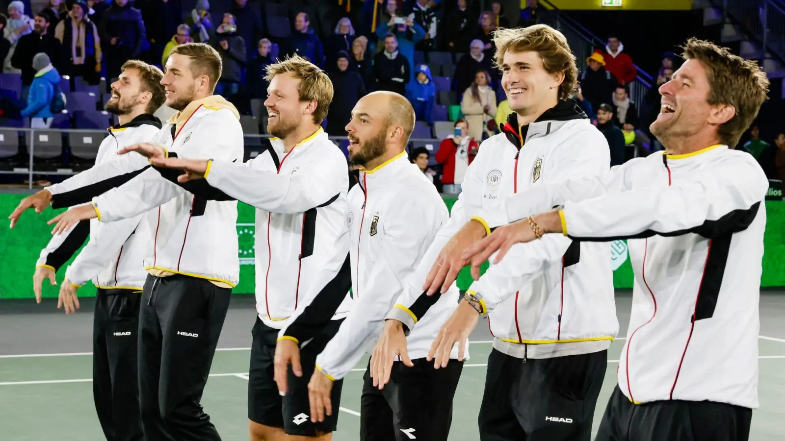 Das deutsche Davis-Cup-Team zieht als Gruppensieger ins Finalturnier ein. (Foto: Frank Molter/dpa)