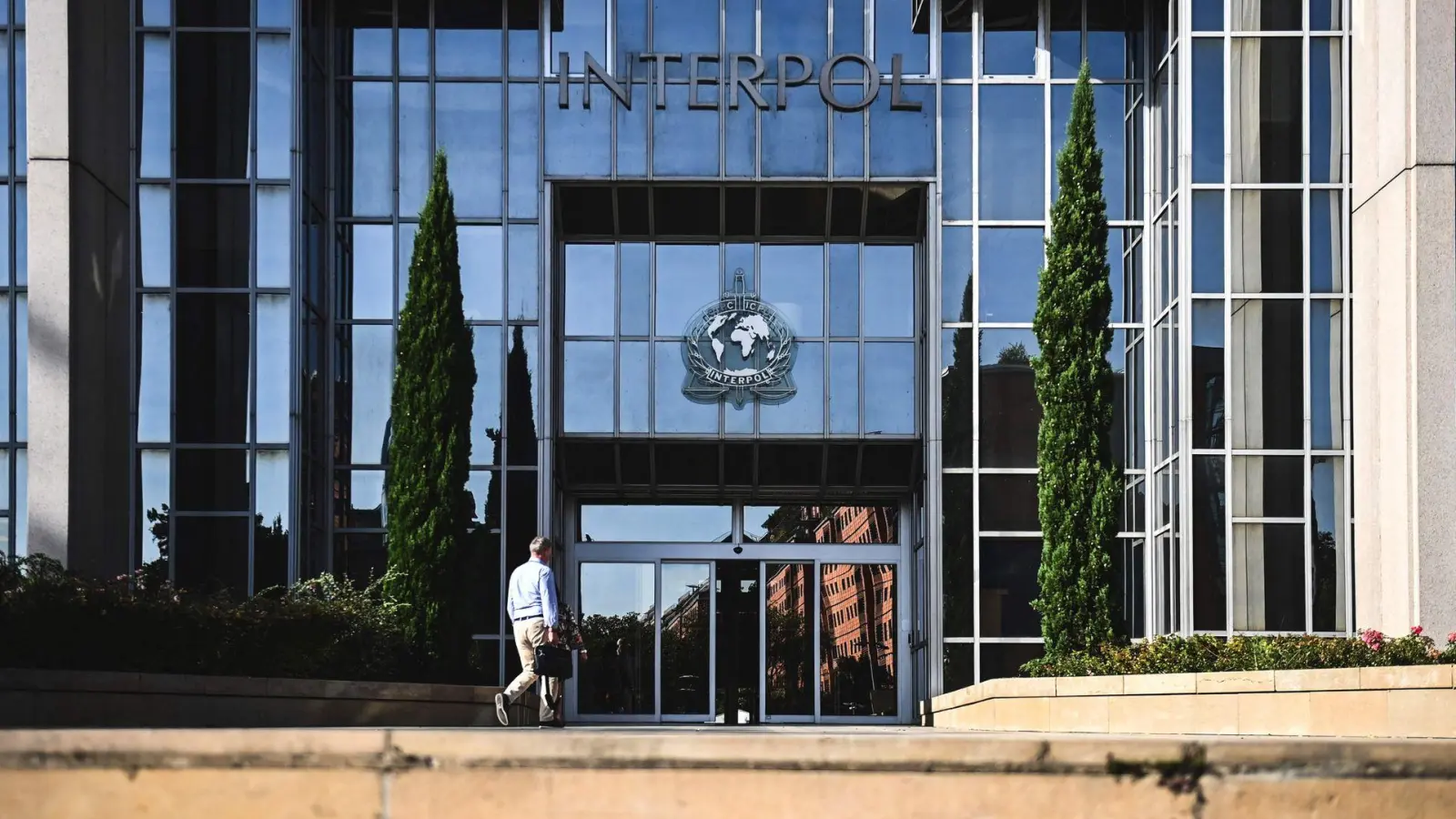 Bei dem Schlag wurden Tausende Verdächtige festgenommen. (Archivbild) (Foto: Olivier Chassignole/AFP/dpa)