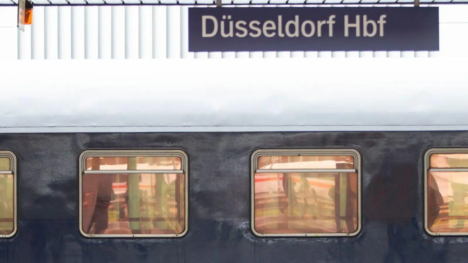 Der Anbieter Urlaubs-Express bietet unter anderem Autozugreisen ab Düsseldorf an. (Foto: Thomas Banneyer/dpa)