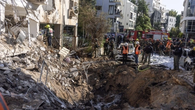 In Israel schlagen weiterhin aus dem Iran abgefeuerte Raketen ein. (Foto: Itai Ron/dpa)