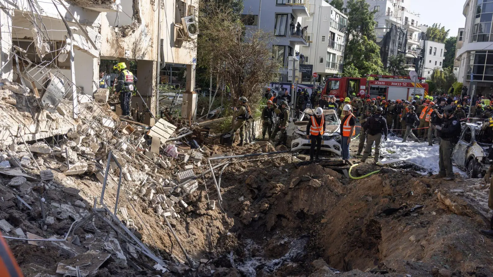 In Israel schlagen weiterhin aus dem Iran abgefeuerte Raketen ein. (Foto: Itai Ron/dpa)