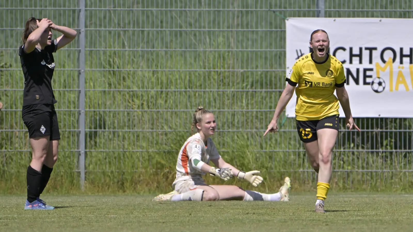 Solveig Schlitter (rechts) soll wieder für Weinberg Tore schießen. (Foto: Martin Rügner)