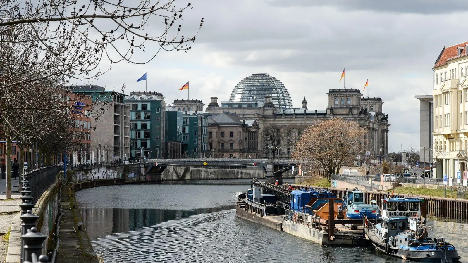 Der Bundestag verzichtet auf ein millionenschweres Bauprojekt in Reichstagsnähe (Foto: Jens Kalaene/dpa-Zentralbild/dpa)