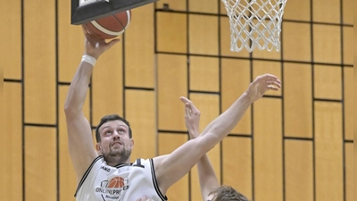 33 Punkte erzielte Johannes Richter (links, hier gegen Neumarkt) beim Spiel in Neustadt/Waldnaab. Zum Sieg reichte es nicht. (Foto: Martin Rügner)