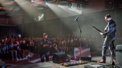 Auch der amerikanische Rockmusiker Paul Gilbert trat beim Ibanez Guitar Festival in Gutenstetten auf.  (Foto: René Chlopotowski)