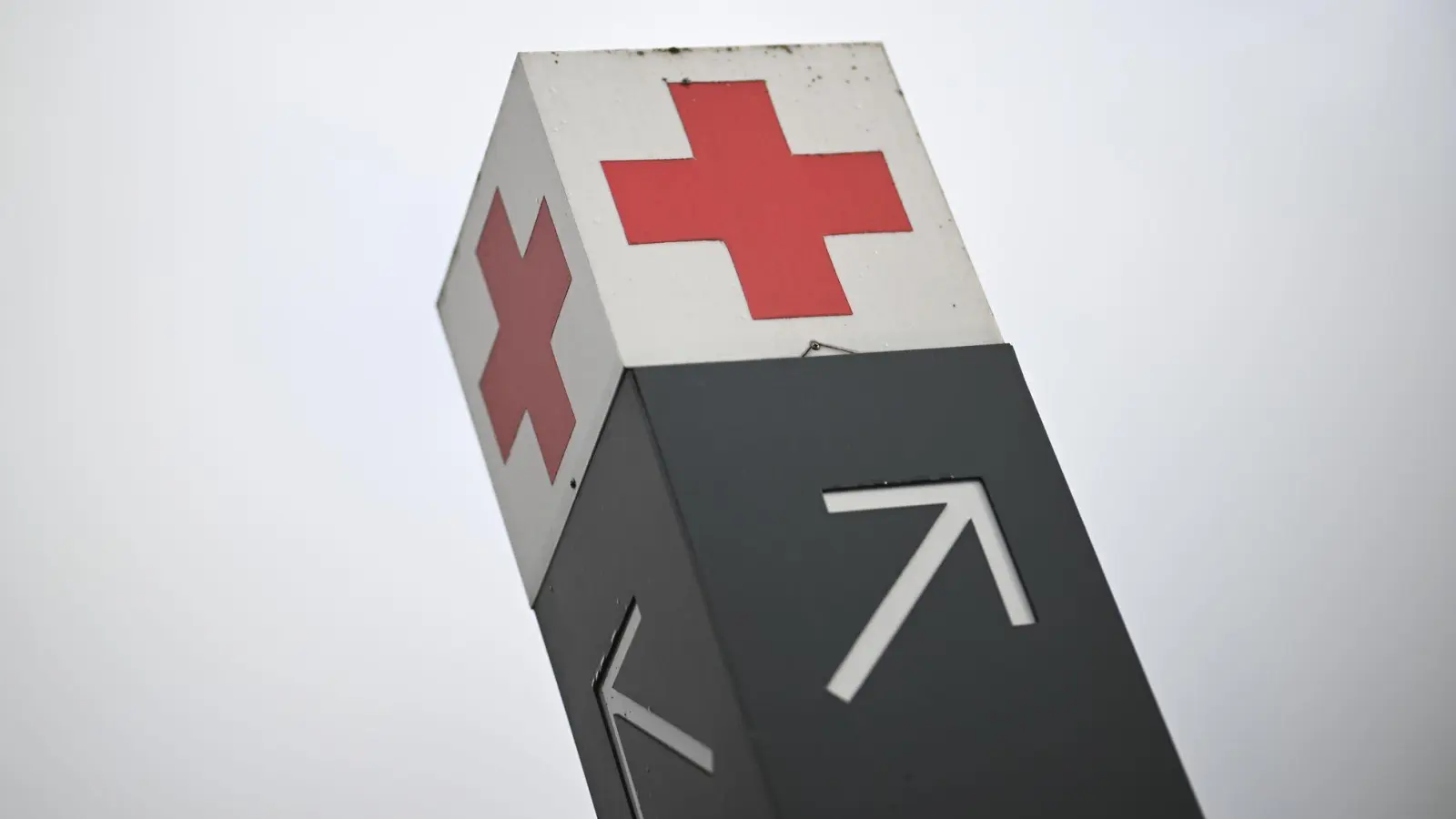 Die Leiche eines Frühgeborenen ist aus dem Krankenhaus in Böblingen verschwunden und wurde später in einer Wäscherei wieder gefunden. (Symbolbild) (Foto: Julian Stratenschulte/dpa)