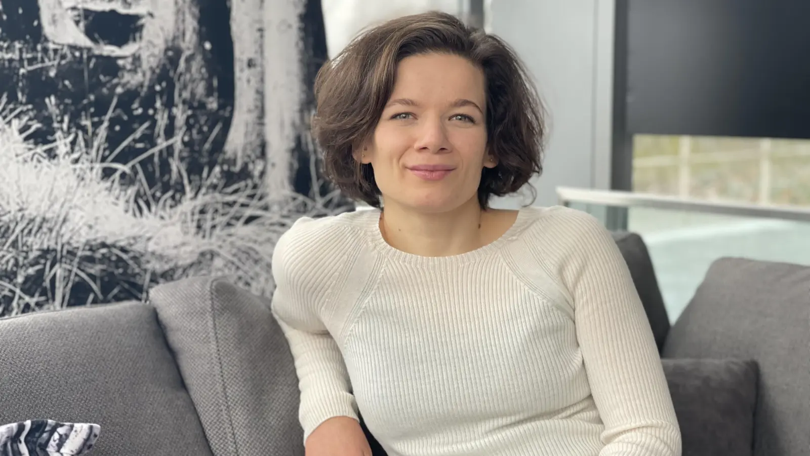 Joana Tscheinig steht regelmäßig als Gast-Schauspielerin im Theater Ansbach auf der Bühne: Nach Alkmene in „Amphitryon“ spielt sie nun eine zentrale Rolle in Brechts berühmter „Dreigroschenoper“. (Foto: Lara Hausleitner)