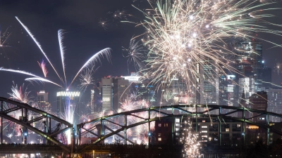 Gut jeder fünfte Bundesbürger will laut einer neuen Umfrage zum Jahreswechsel privates Feuerwerk zünden. (Archivbild) (Foto: Boris Roessler/dpa)