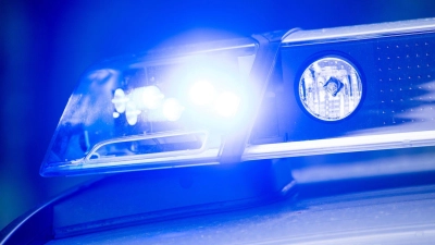 Ein Stromkasten wurde während der Silvesternacht in Schnelldorf starkt beschädigt. (Symbolbild: Lino Mirgeler/dpa)