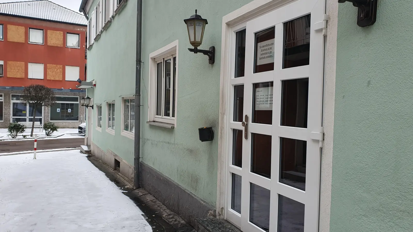 Der Eingang zur Spielothek in einer Seitengasse in Bad Windsheim. Am 10. September 2022 fand hier der Überfall statt. (Foto: Anna Franck)