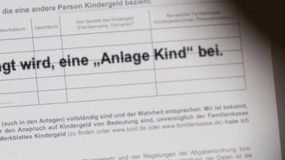 Neue Eltern sollen sich künftig mehr auf ihr Baby statt auf Papierkram konzentrieren können. (Symbolbild) (Foto: Hannes P Albert/dpa)