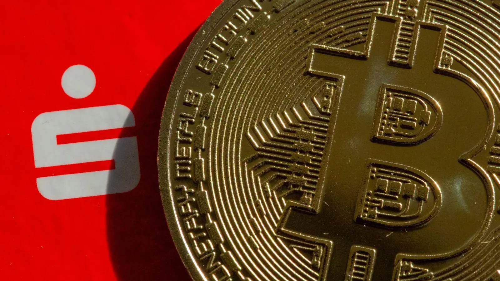 Sparkassen öffnen sich für Bitcoin und Co. - zumindest etwas. (Symbolbild) (Foto: Fernando Gutierrez-Juarez/dpa-Zentralbild/dpa)