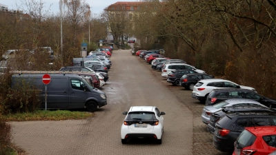 So sieht der östliche Teil des Rezatparkplatzes heute aus. Gemäß einem Votum der Ratsmehrheit soll sich dies ändern. (Foto: Oliver Herbst)