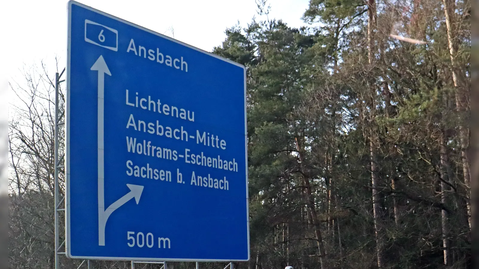 Bis in den Abend ist die Abfahrt von der A6 nach Lichtenau am Donnerstag nicht möglich. (Foto: Antonia Müller)