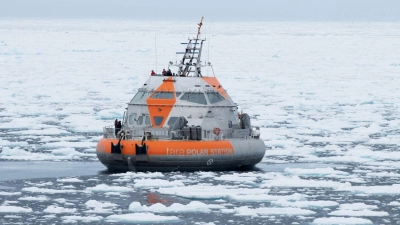 Die „Tara Polar Station“ hat eine ovale Form, um dem Eisdruck standzuhalten. (Handout) (Foto: Julia Regnery/Alfred-Wegener-Institut/dpa)