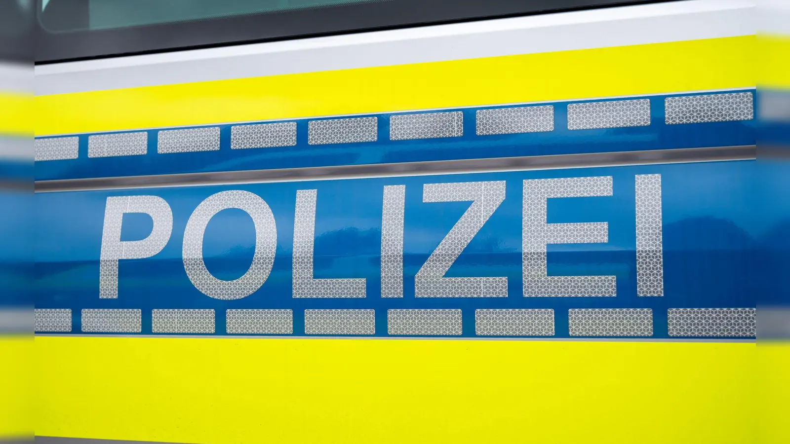 Großeinsatz der Kriminalpolizei: Verdacht auf Besitz verbotener Dateien. (Symbolbild) (Foto: Daniel Vogl/dpa)