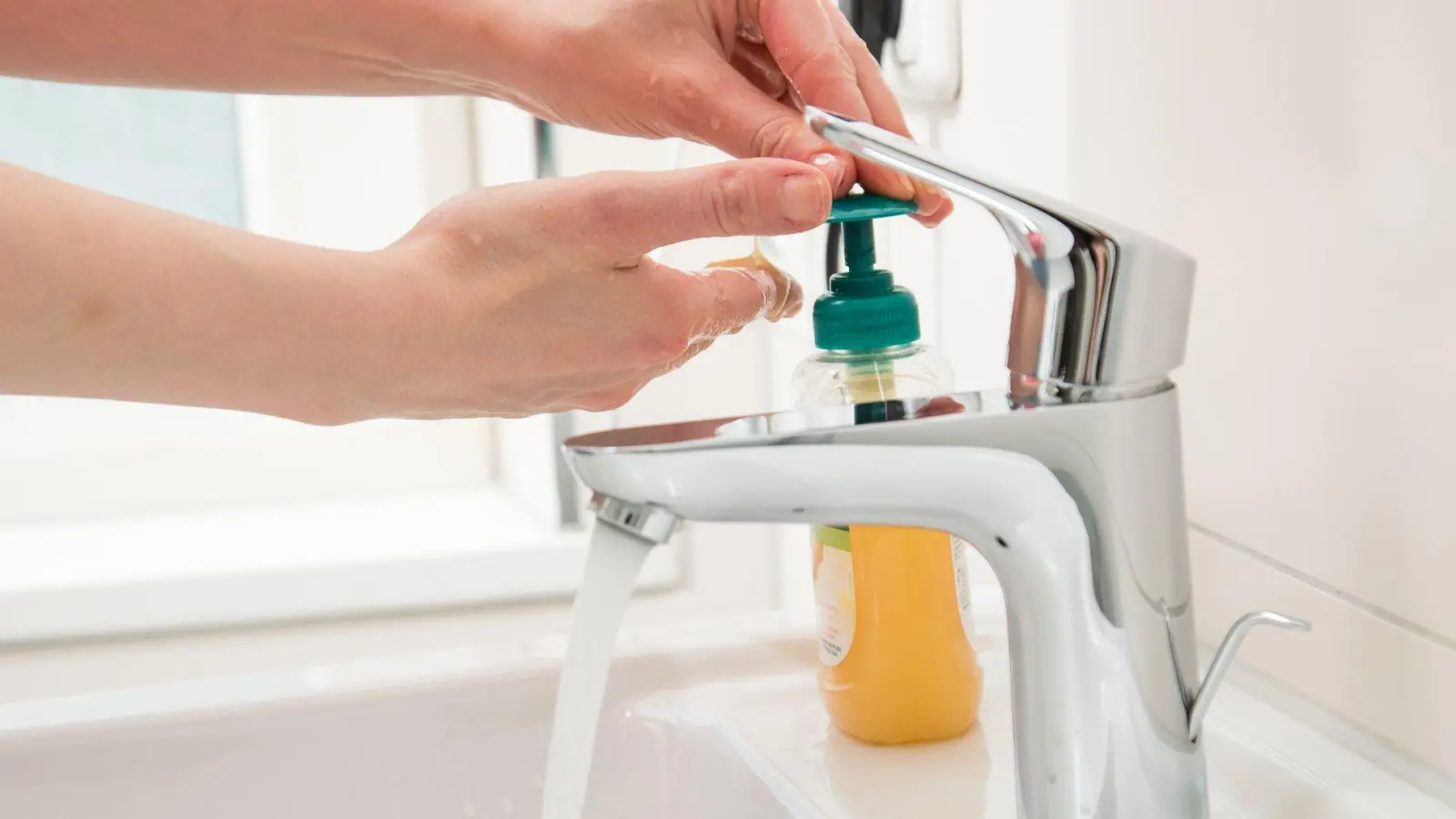 Flüssigseifen im Test: Die meisten Produkte sind frei von bedenklichen Substanzen. (Foto: Christin Klose/dpa-tmn)