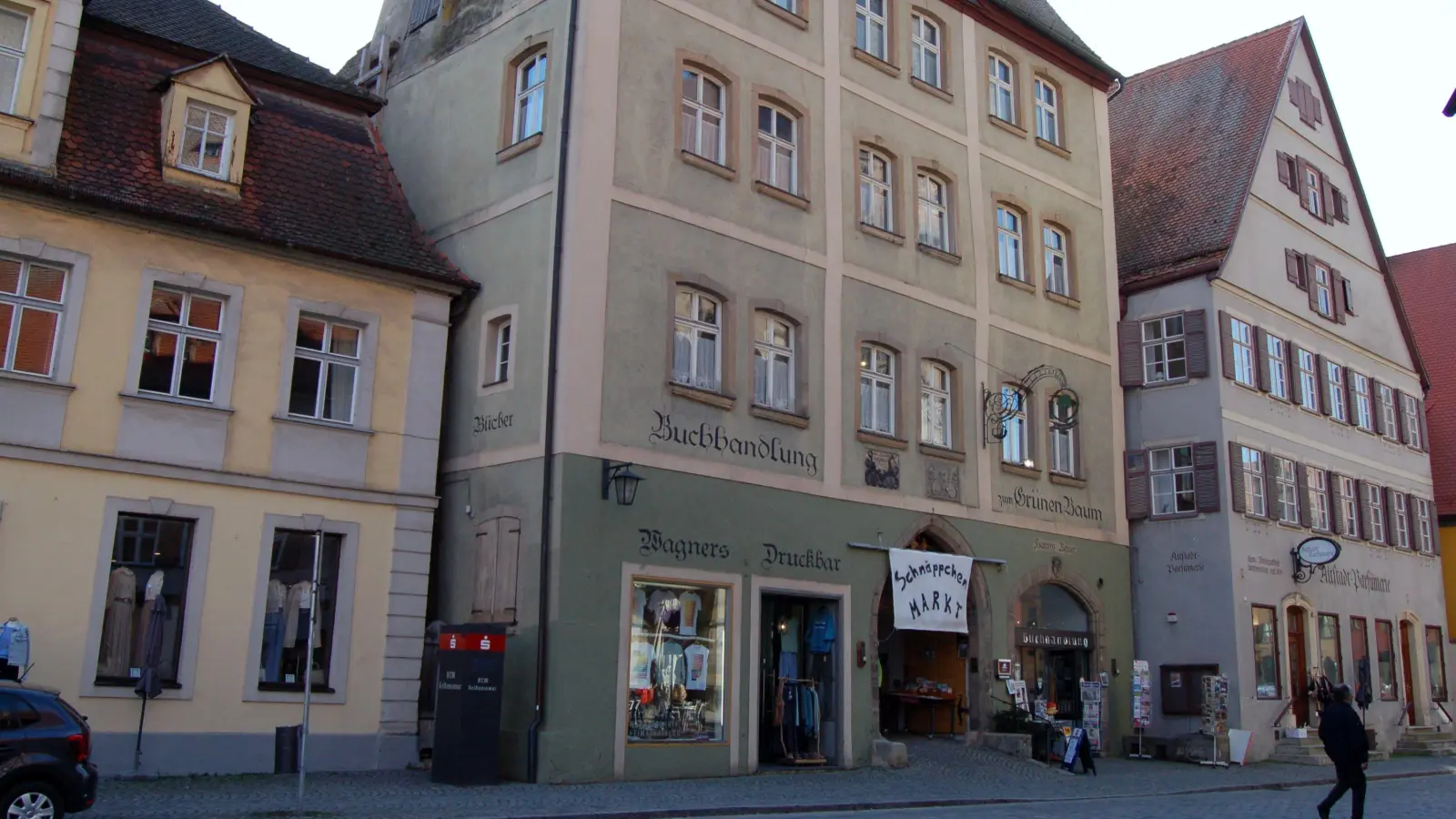 Das stattliche Bürgerhaus am Ledermarkt in Dinkelsbühl wurde im frühen 15. Jahrhundert erbaut. In den Obergeschossen entsprechen manche Räume noch weitgehend dem Zustand aus der Erbauungszeit. (Foto: Markus Weinzierl)
