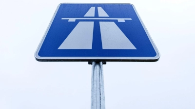 Die A96 ist bei Wangen im Allgäu in Richtung Memmingen gesperrt. (Symbolbild) (Foto: Friso Gentsch/dpa)
