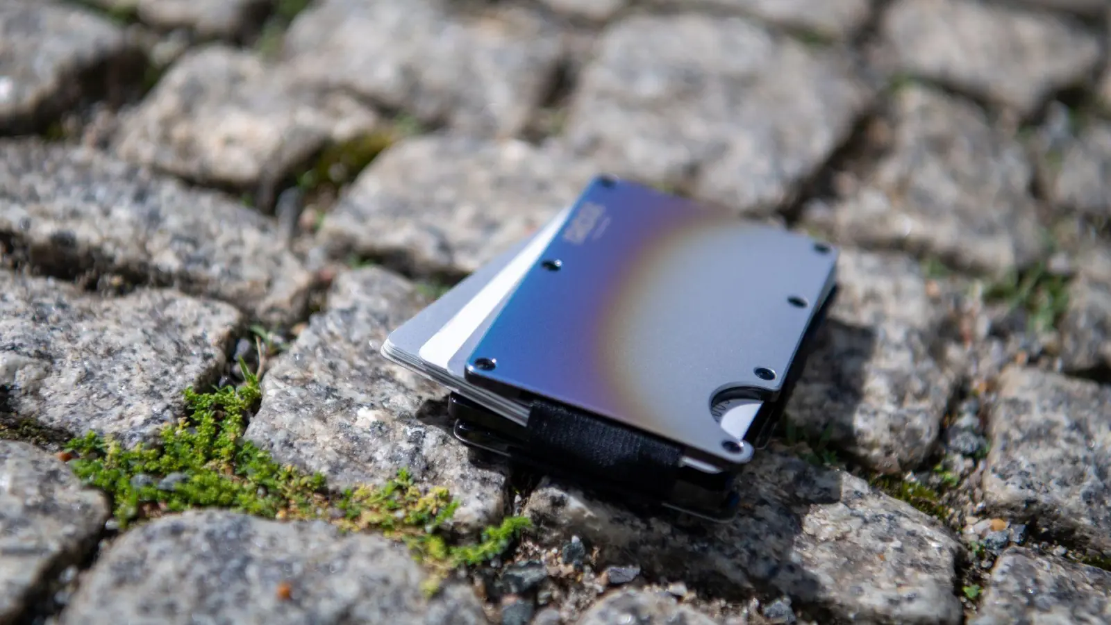 Wenn physische oder digitale Zahlungskarten verloren gehen, sollten Betroffene schleunigst aktiv werden. (Foto: Nico Tapia/dpa-tmn)