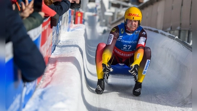 Felix Loch (GER) fährt durch den Eiskanal. Der Berchtesgadener holte sich am 29. Dezember den Deutschen Meistertitel. (Foto: Christopher Neundorf/dpa)