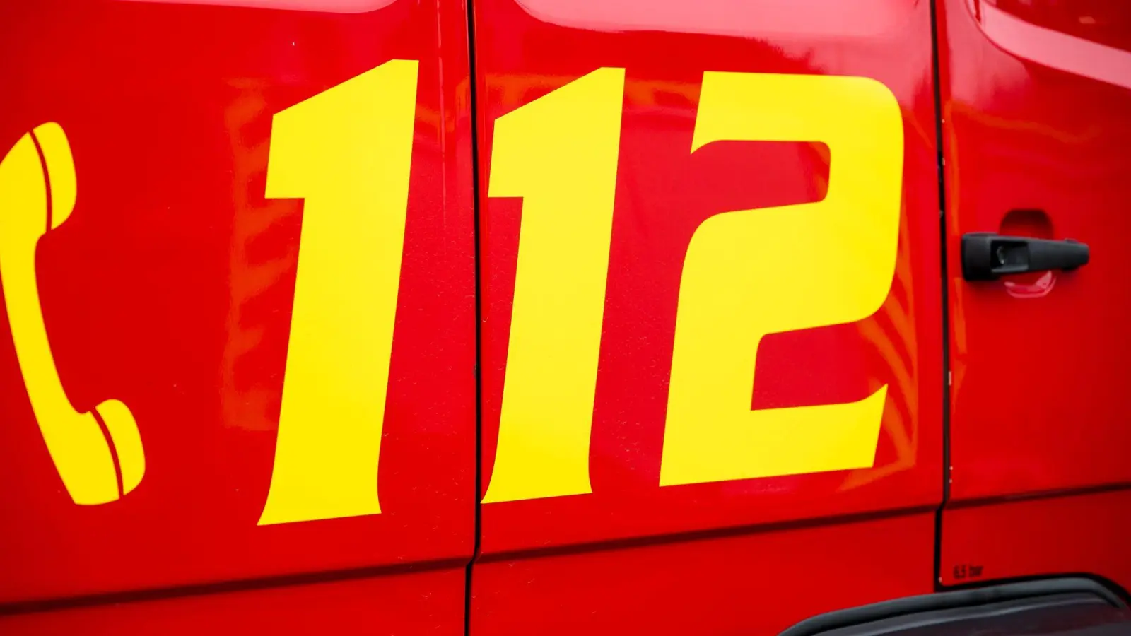 Bislang gibt es keine Hinweise, die auf eine vorsätzliche Brandstiftung hindeuten. (Symbolbild) (Foto: Daniel Vogl/dpa)