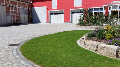 Gartenfirmen nehmen gerne die Ausführung vielfältiger Projekte vor. (Foto: Hauf & Hauf)