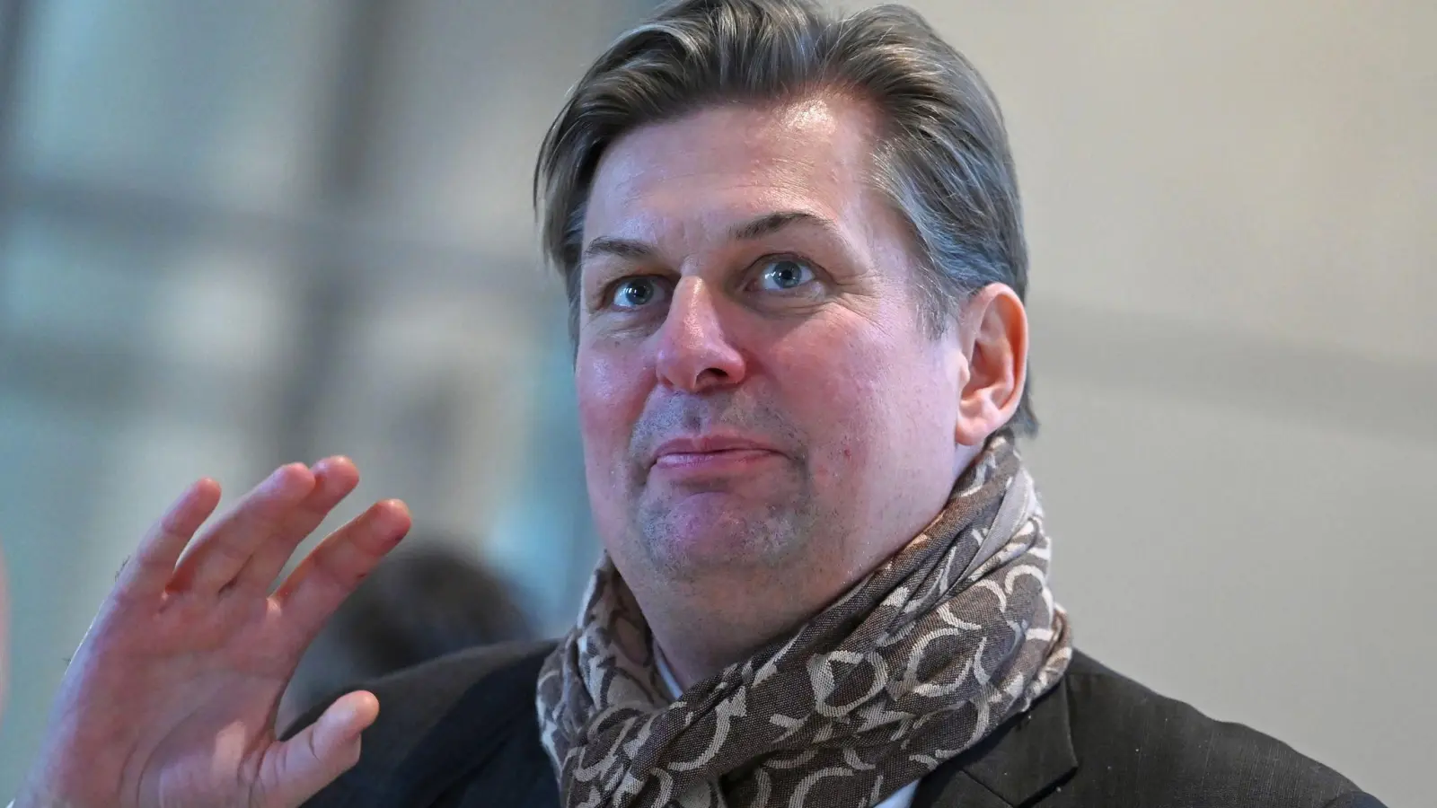 Die Präsentation von Krahs Roman „Die Reise nach Europa“ war ursprünglich am 21. März 2026 als Programmpunkt vorgesehen.  (Foto: Elisa Schu/dpa)