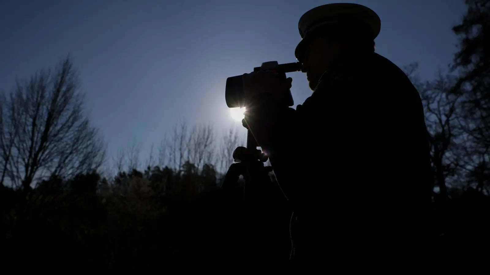 Der Autofahrer fuhr mehr als 90 Kilometer pro Stunde zu schnell. (Symbolbild) (Foto: Jan Woitas/dpa)