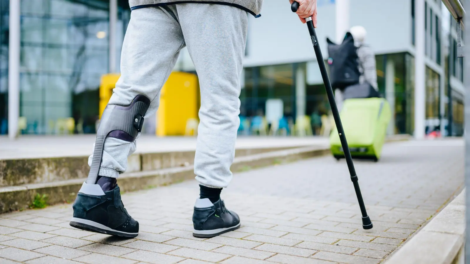 Medikamente, Physiotherapie und Hilfsmittel: Diese drei Dinge können das Leben mit einer spastischen Bewegungsstörung leichter machen.  (Foto: Besim Mazhiqi/Stiftung Deutsche Schlaganfall-Hilfe/dpa-tmn)