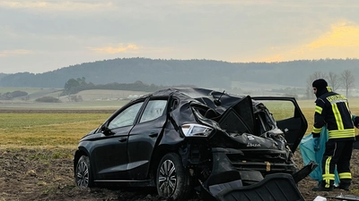 Ein 35-Jähriger ist in der Nacht zum Sonntag bei Oberdachstetten im Landkreis Ansbach ums Leben gekommen.  (Foto: NEWS5/Pascal Höfig)