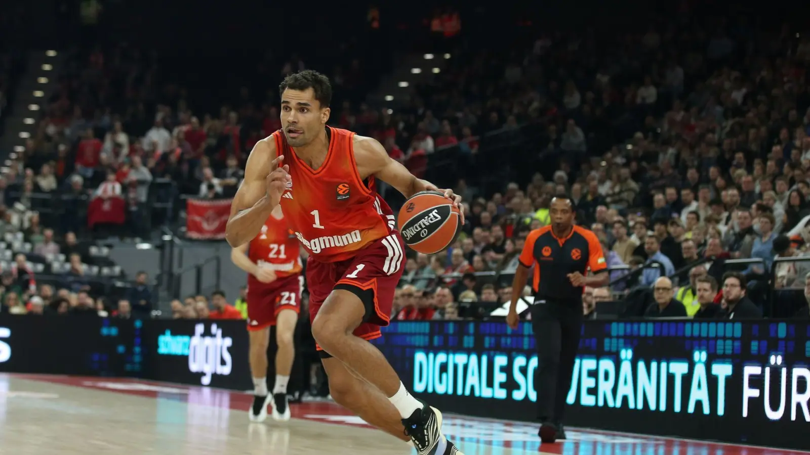 Oscar da Silva war Bayerns bester Werfer gegen Dubai. (Foto: Matthias Stickel/dpa)